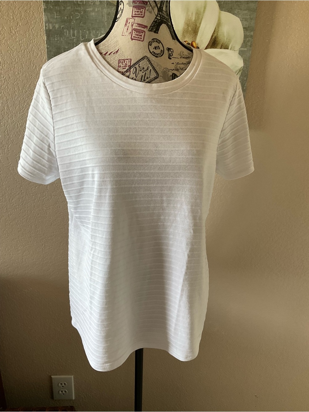 Liz Claiborne White Short Sleeve Ribbed Crew Tee Size L